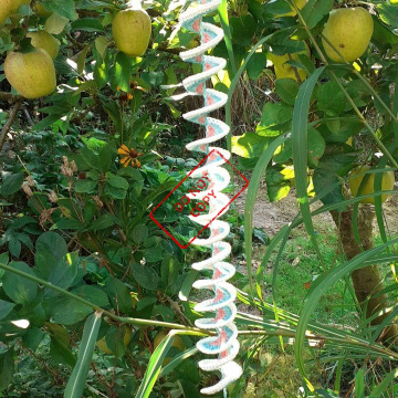 handgehäkelter windspinner in rosa-blau-weiß