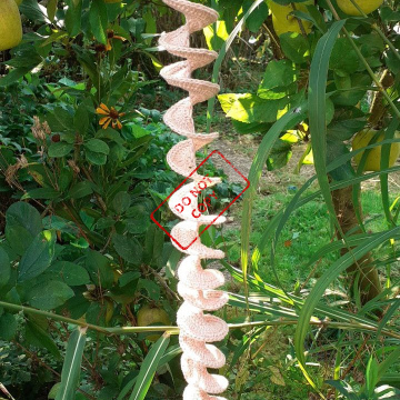 handgehäkelter windspinner in rosé-lurex