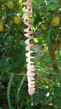 handgehäkelter windspinner in rosé-lurex