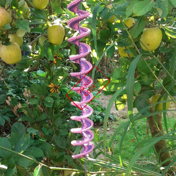 handgehäkelter windspinner in rosa-lila-rosa