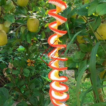 handgehäkelter windspinner in gelb-weiß-orange